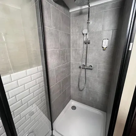 Moderne Brick Handwerkerapartment Bi-heepen Билефельд